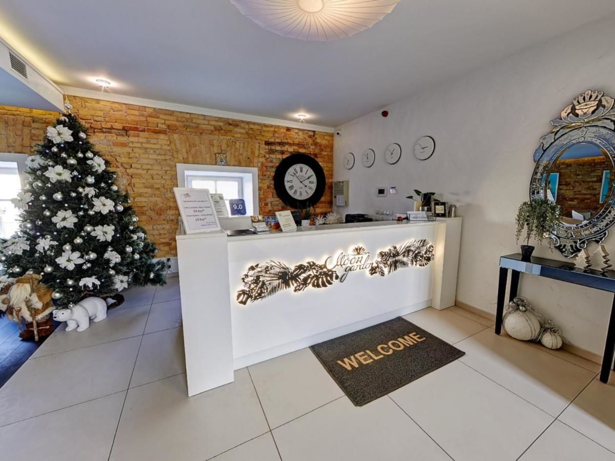 Отель Art Hotel Moon Garden Вильнюс