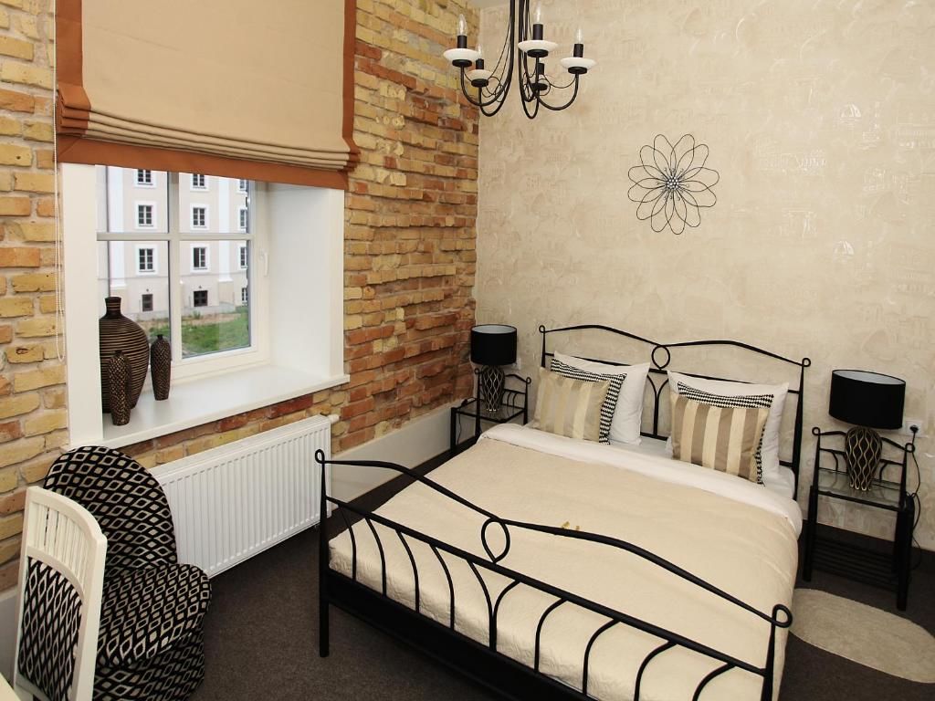 Отель Art Hotel Moon Garden Вильнюс
